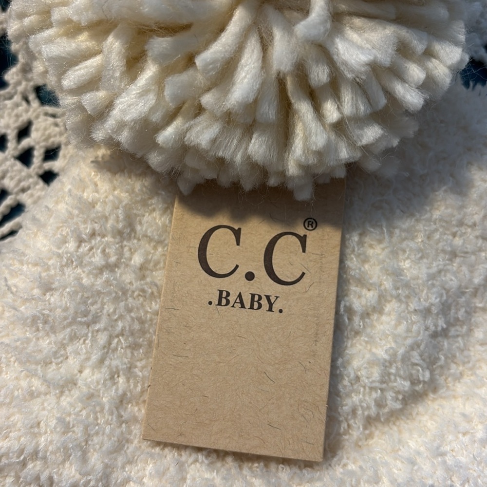 C.C baby super soft‎ beanie with poms cream - Picture 4 of 6
